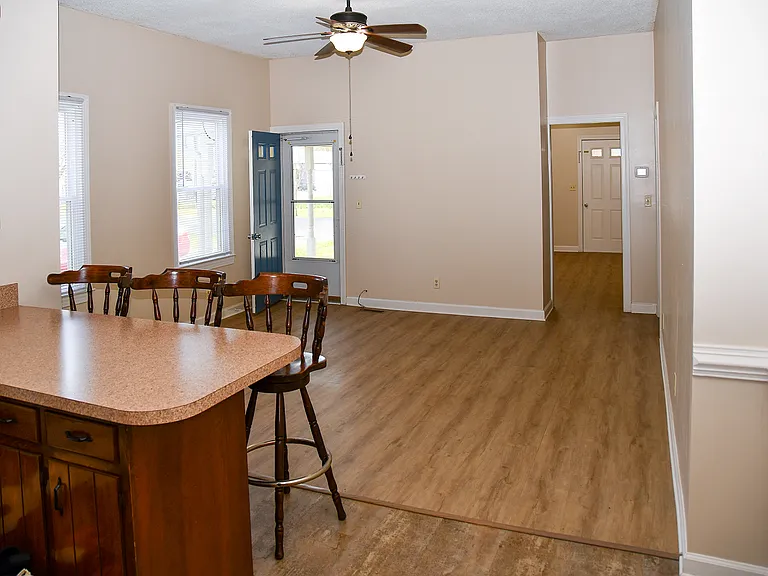 216 Cary St — Photo 4