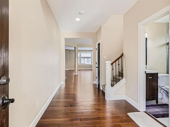 Foyer (Entry way)