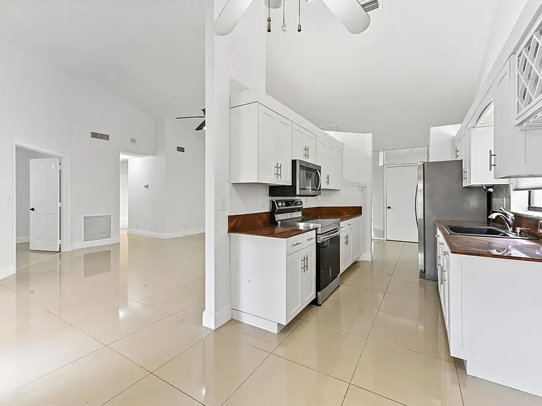 5421 Helene Cir — Photo 10