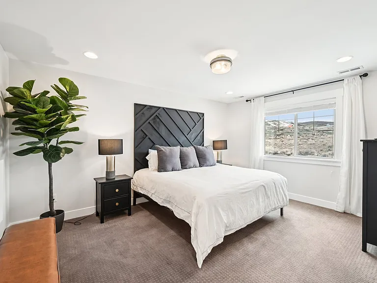 1124 W Wasatch Spring Rd — Photo 17