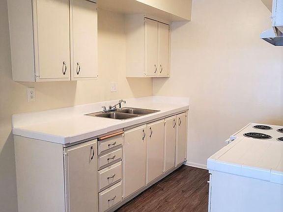 3rd image of 1735 Coronado Ave #1