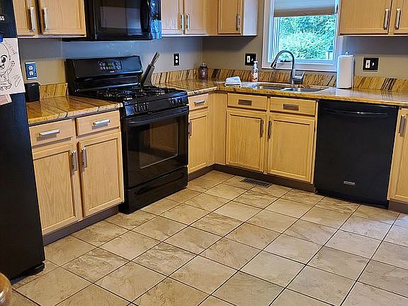 2nd image of 165 Holland St Unit 14