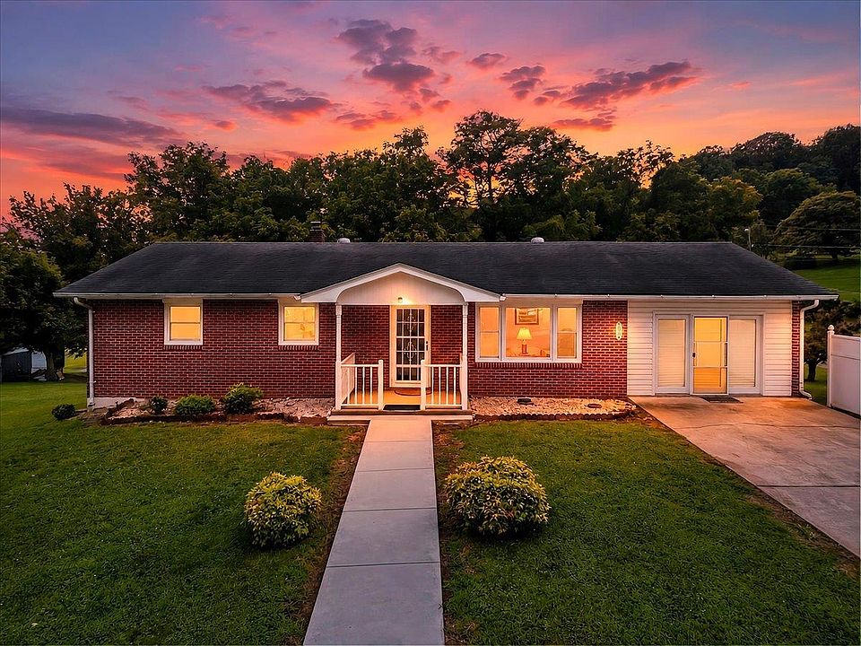 1st image of 615 Circle Dr