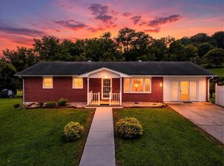 615 Circle Dr, Pembroke, VA 24136