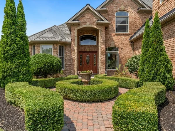 4454 Silver Oak Dr, Avon, OH 44011