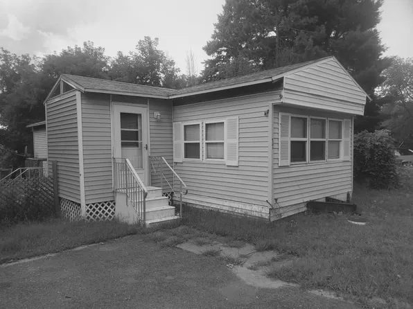 37 Division St, Keeseville, NY 12944