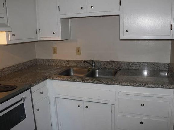 3rd image of 920 Villa Ave APT 4