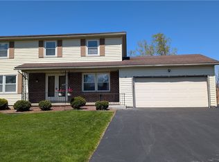 11 Barns Ct, Rochester, NY 14612