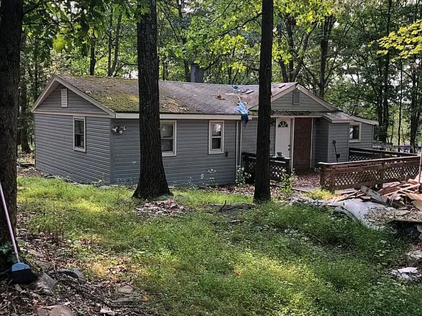 4105 Chipmunk Ln, East Stroudsburg, PA 18302