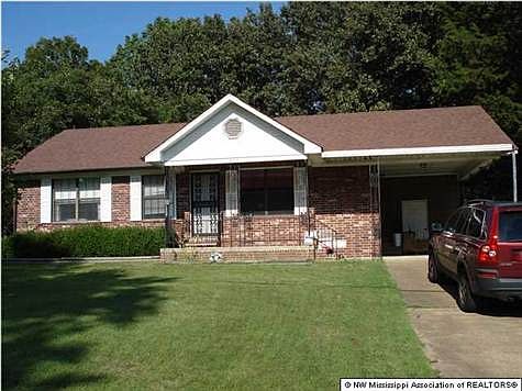 4th image of 584 Thunderbird Dr N