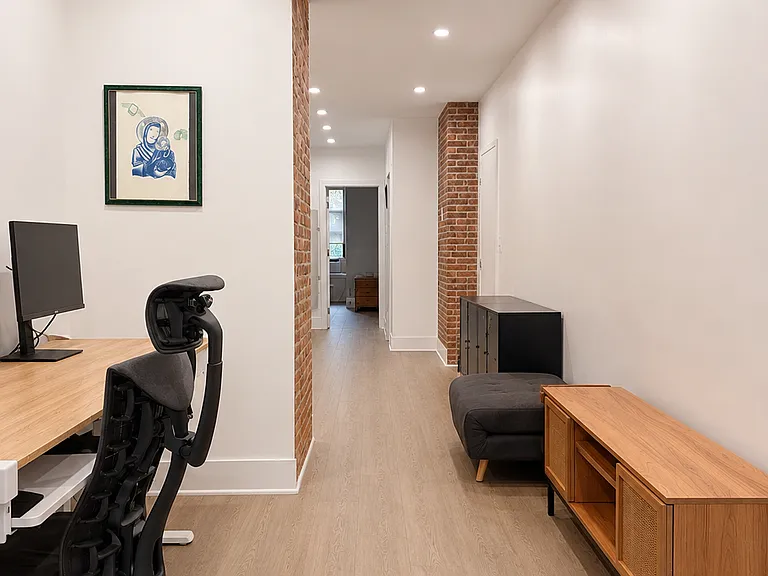 552 11th St #2L — Photo 6