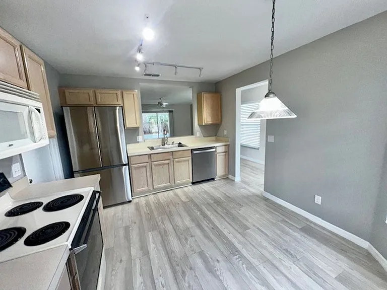 2024 Donegan Pl — Photo 14