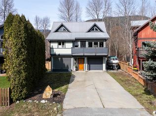 1423 Willow Dr, Pemberton, BC V0N 2L1