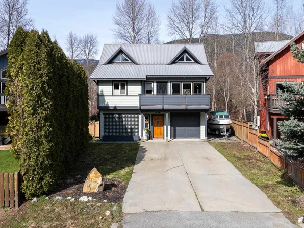 1423 Willow Dr, Pemberton, BC V0N 2L1