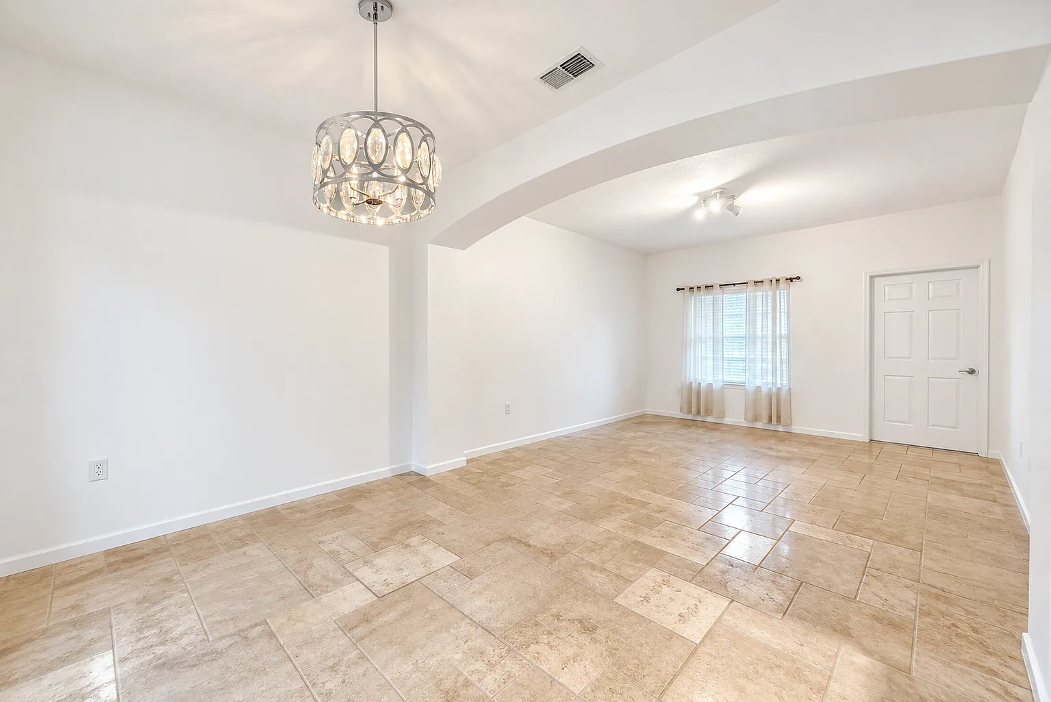 2 bed, 1272 sqft, $2,150 — Photo 2