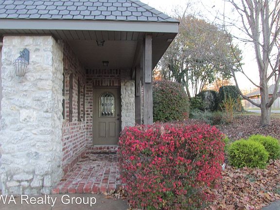 3rd image of 1007 NW Provence Pl