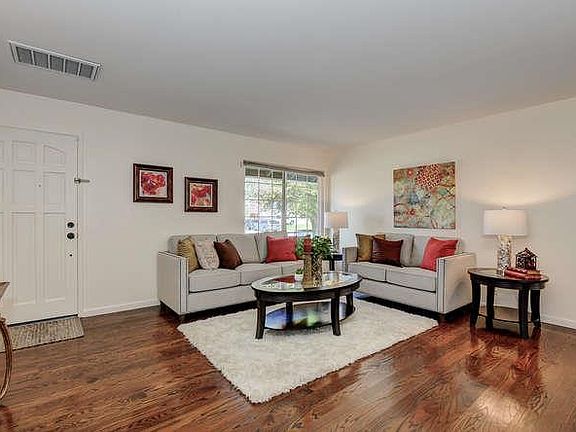 3rd image of 6074 Larchmont Dr