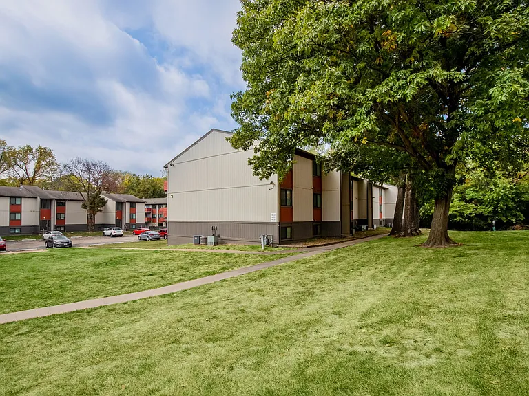 Applewood At The Cove Apartments — Photo 24