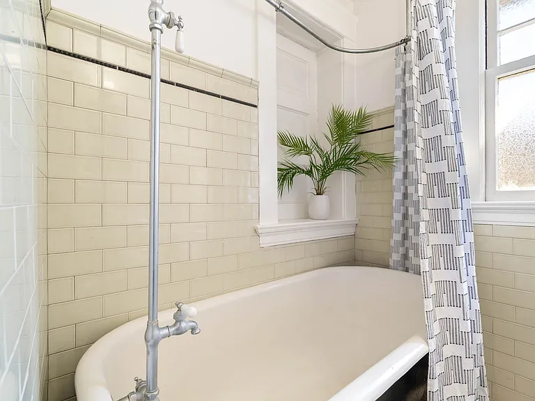 118 NW King Ave #21 — Photo 17