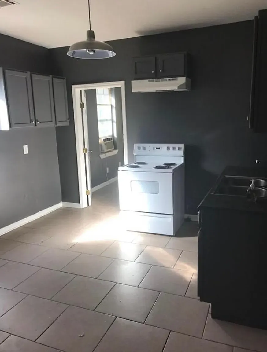 2 bed, 900 sqft, $1,250 — Photo 2