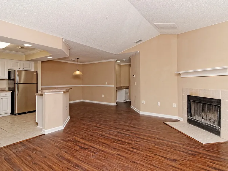 380 Marshland Rd #D28 — Photo 1