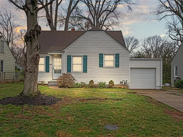 8328 Belleview Ave, Kansas City, MO 64114