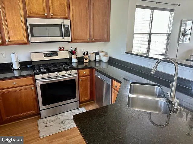 121 Moore Dr — Photo 3