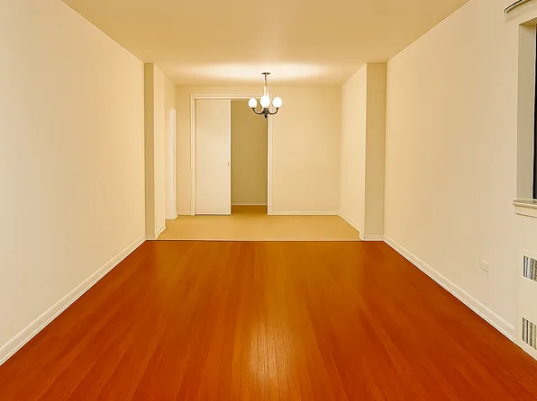 133-27 Sanford Avenue image 4 of 12