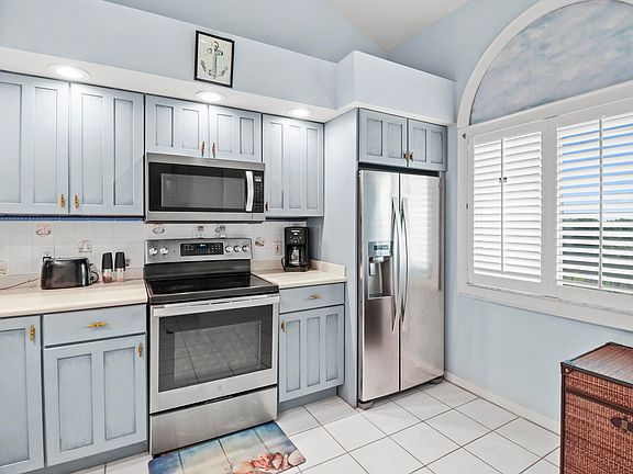 3rd image of 901 Seafarer Circle #503