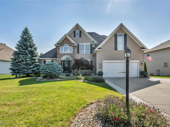 9591 Beatrice Ln, Olmsted Township, OH 44138