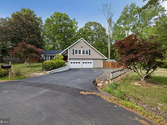 2nd image of 4 Pond Cir