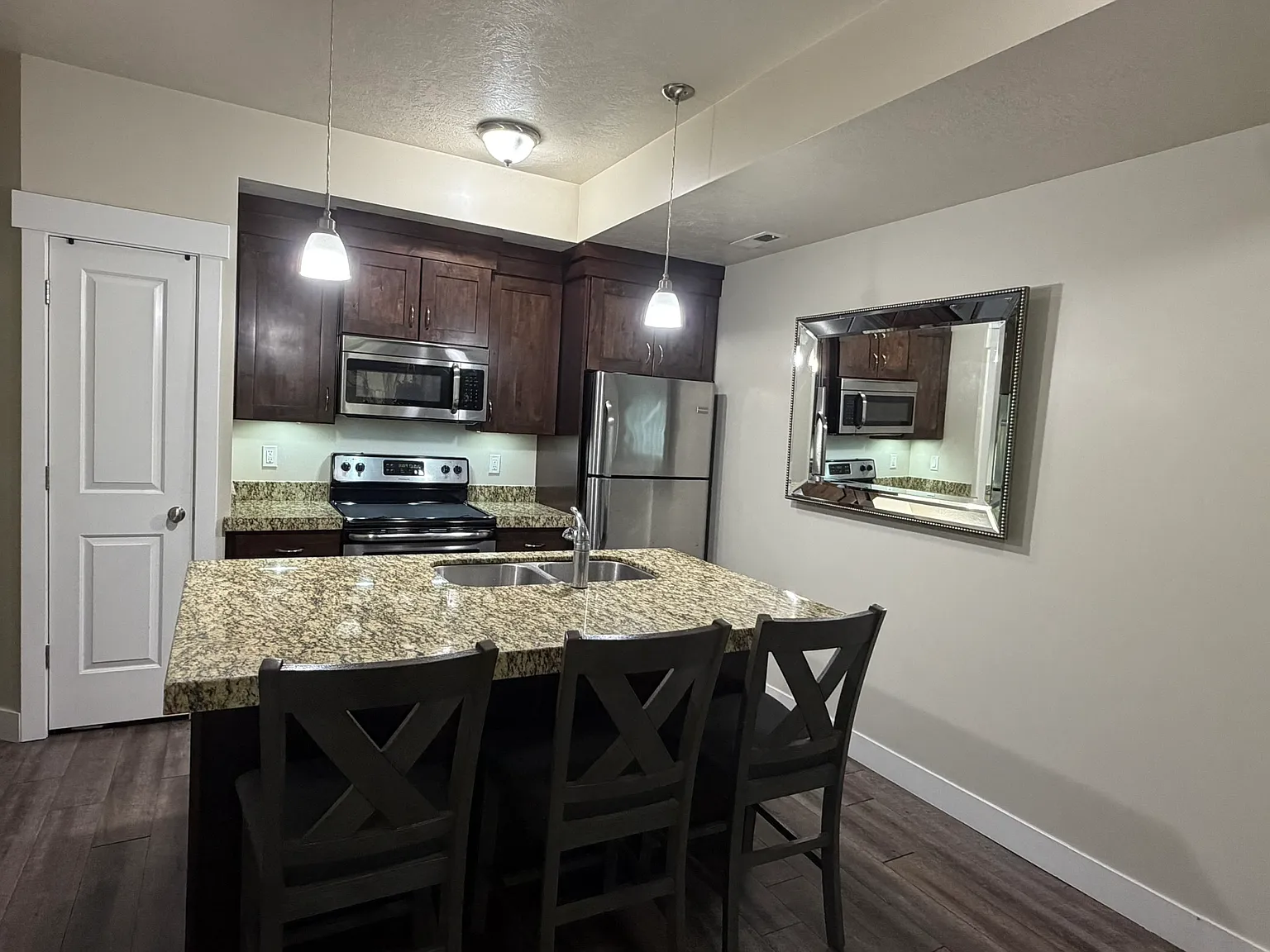 2 bed, 2.5 bath, 1362 sqft, $1,850 — Photo 2