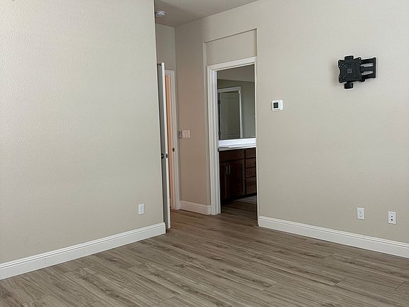 5th image of 968 Posey St