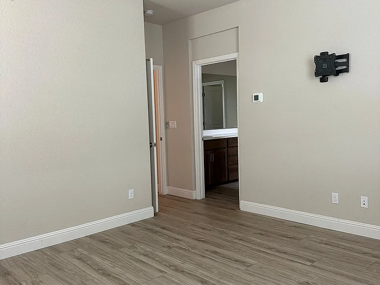 968 Posey St — Photo 5