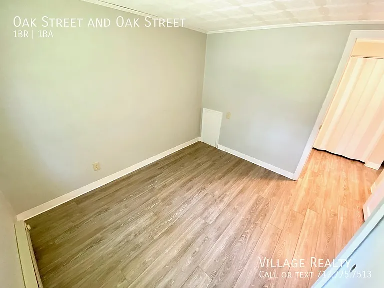 Oak St — Photo 14