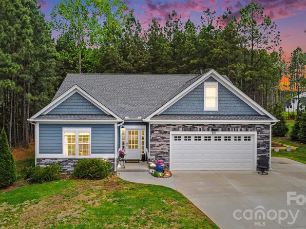 820 Sunset Pointe Dr, Salisbury, NC 28146