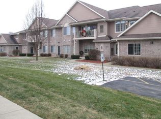 903 Fox Run Ln, Racine, WI 53406