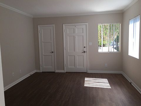 2nd image of 12420 Moorpark St APT 2