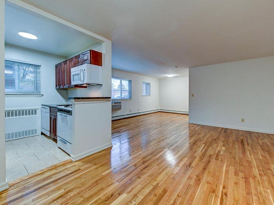 1st image of 31 Soundview Dr #2N