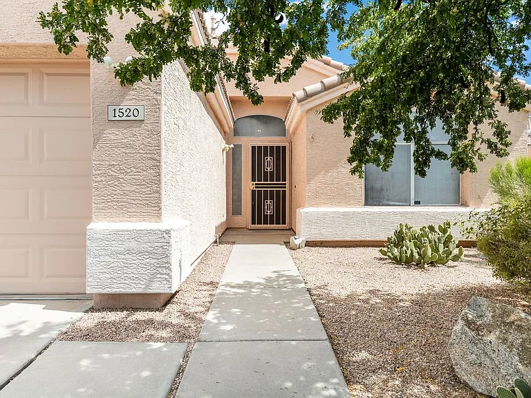 1520 E Villa Rita Dr — Photo 2