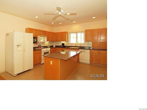 Kitchen with Island