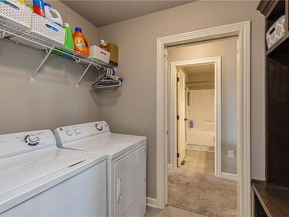 3rd image of 4729 NE Oak Dr