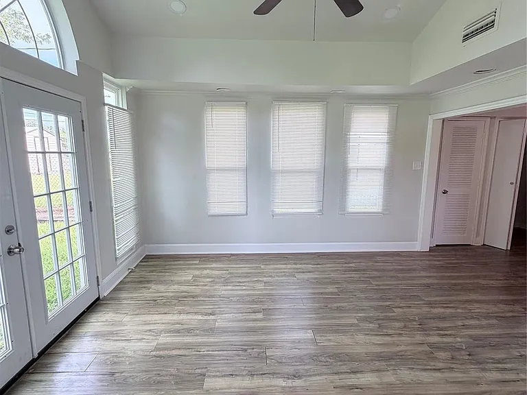 208 Preston St — Photo 16