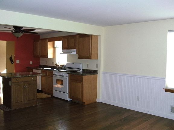 2nd image of 322 N 16th Pl