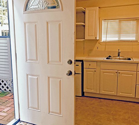 2nd image of 207 Hawthorne Ave Unit 4