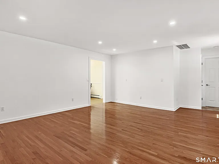 8 Woodchuck Ct — Photo 13