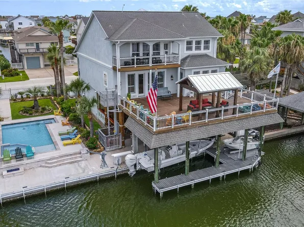 241 Tamana Dr, Tiki Island, TX 77554