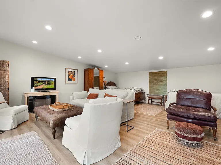 1244 N Fitch Mountain Rd — Photo 21