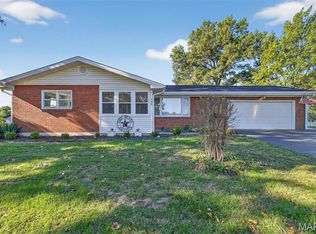 104 Dolbeare Dr, Louisiana, MO 63353