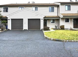 14 Marigold Ct, Edison, NJ 08820